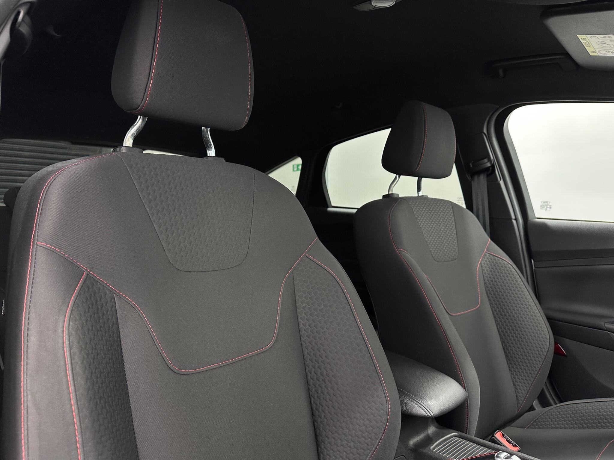 Ford Focus view 32
