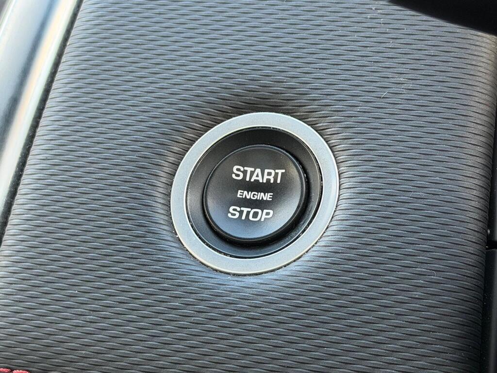 Land Rover Discovery Sport view 45