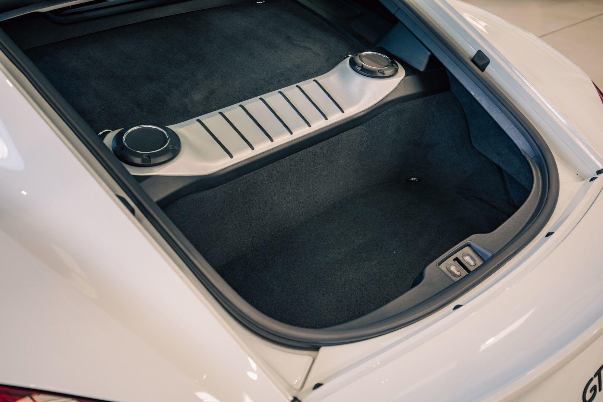 Porsche Cayman view 43