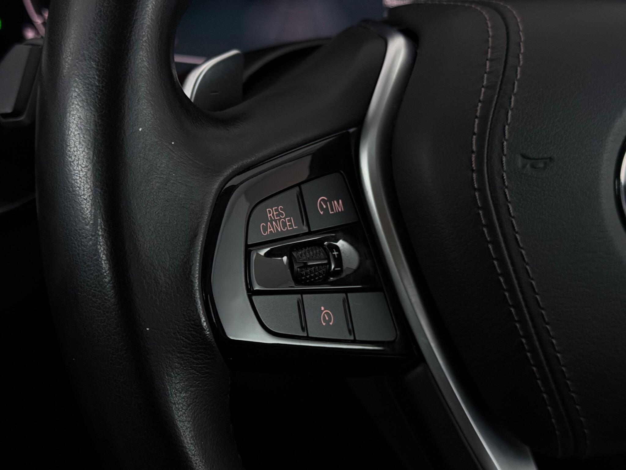 BMW 5 Series view 15