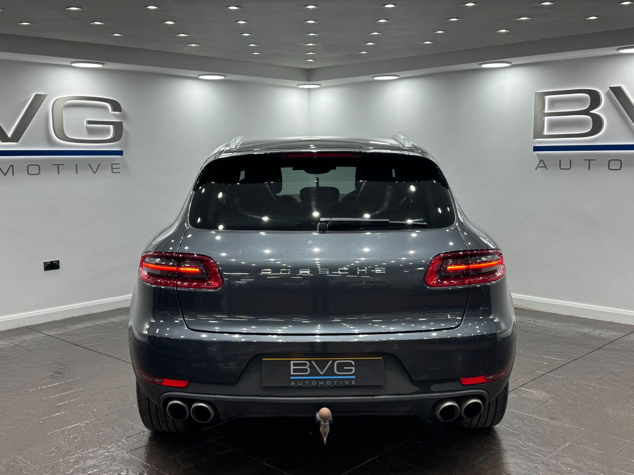 Porsche Macan view 7