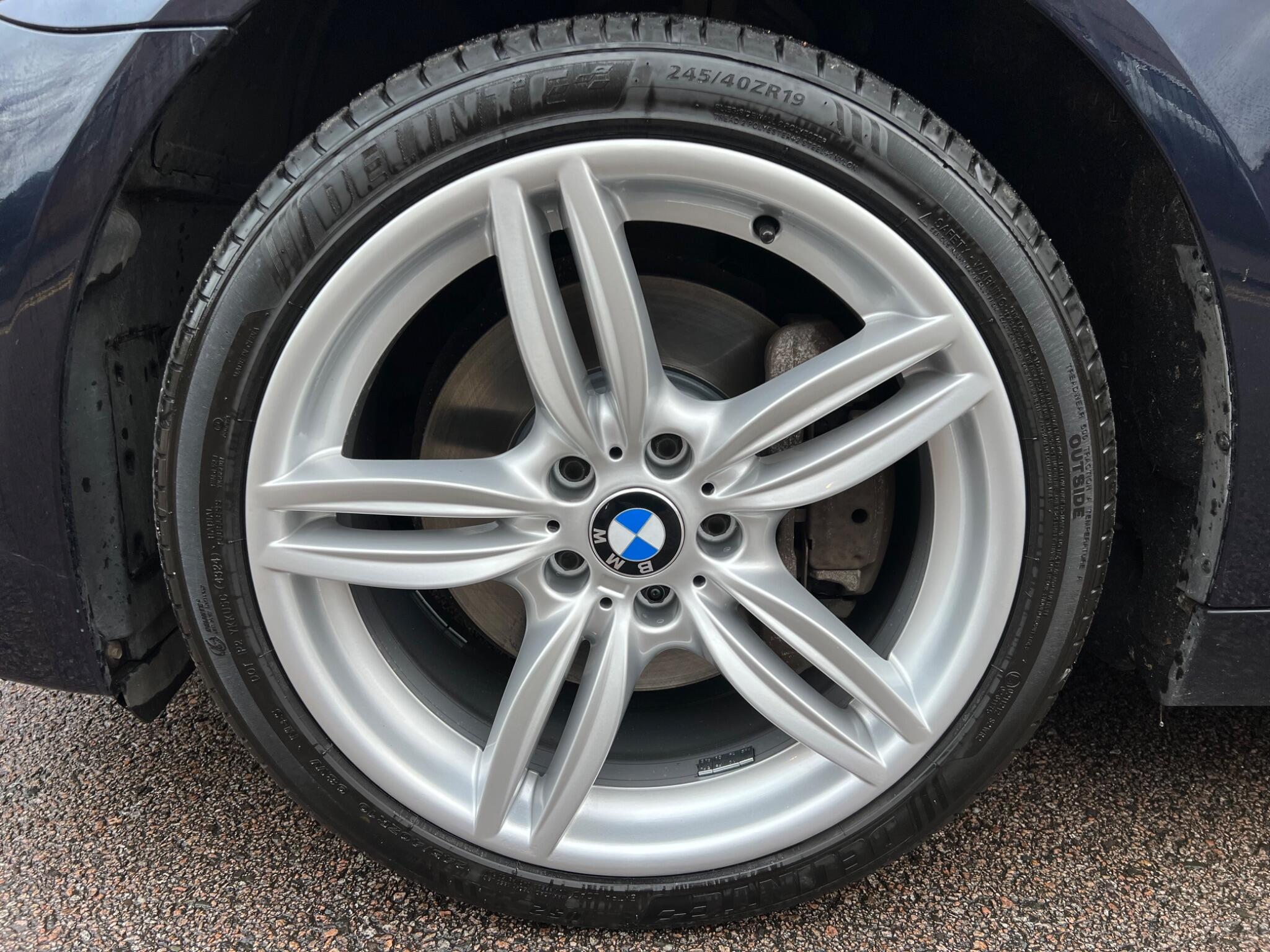 BMW 5 Series view 28