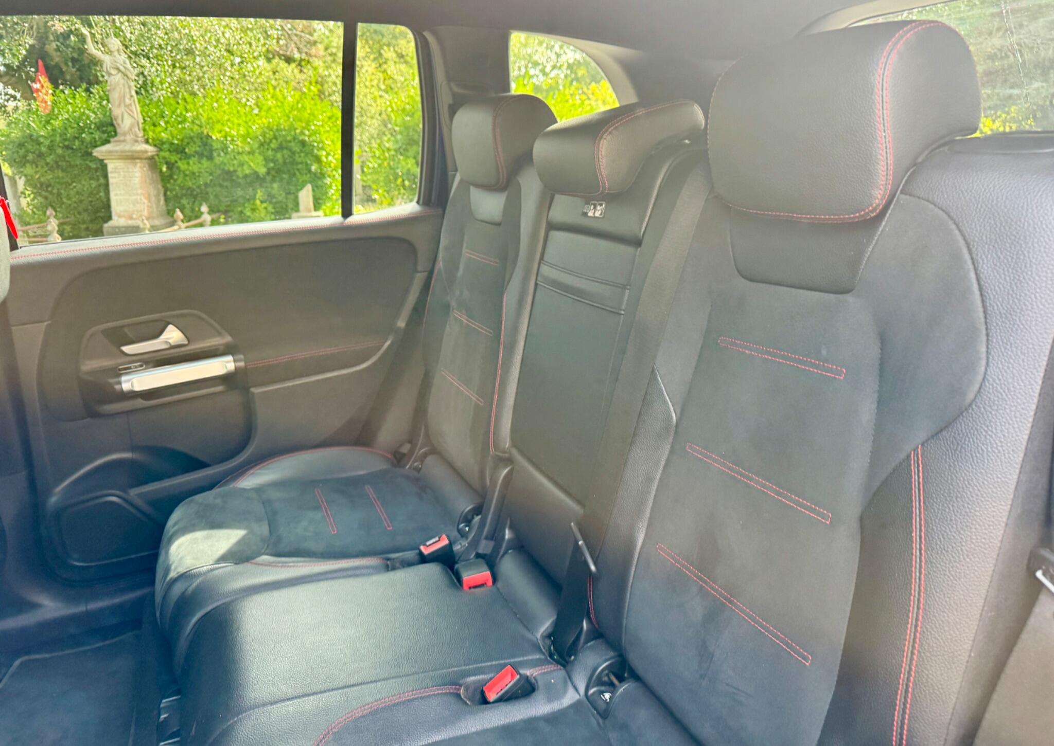 Mercedes-Benz GLB view 35