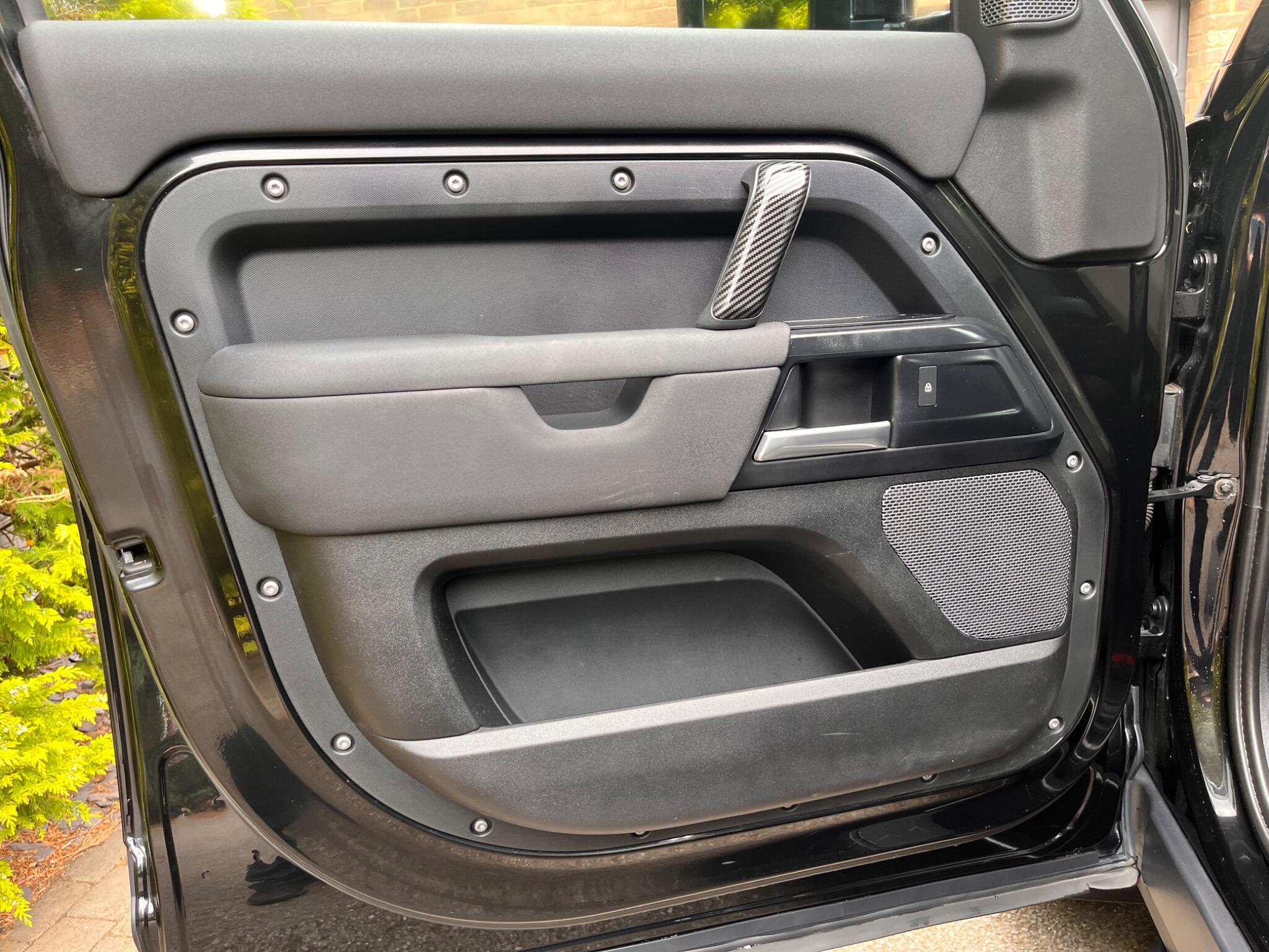 Land Rover Defender view 43