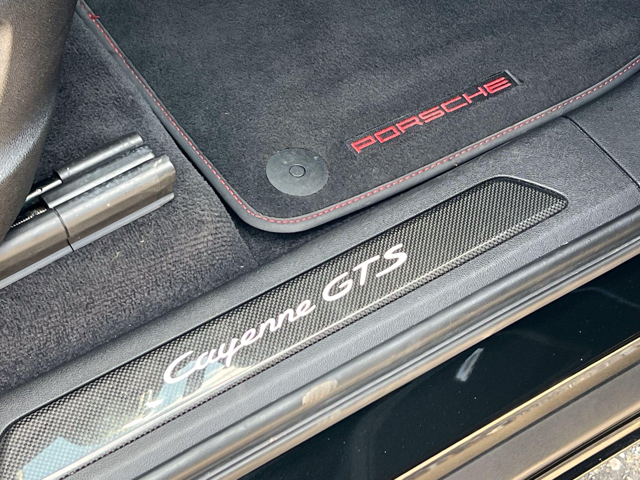 Porsche Cayenne view 8