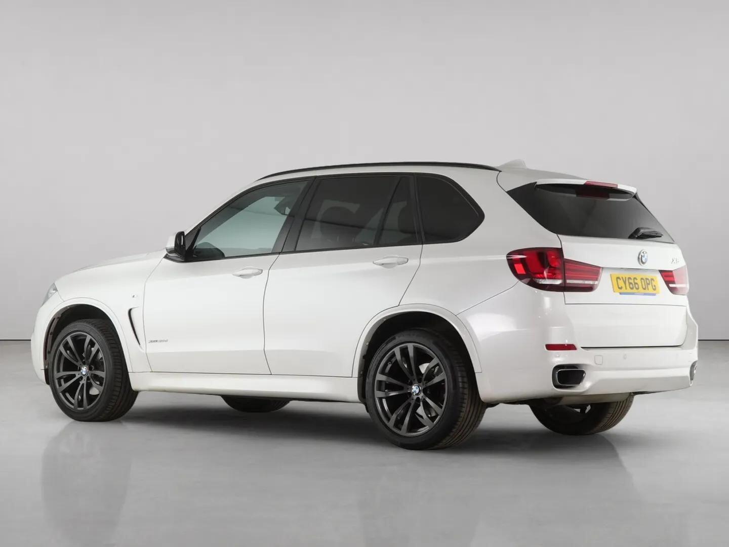 BMW X5 view 8