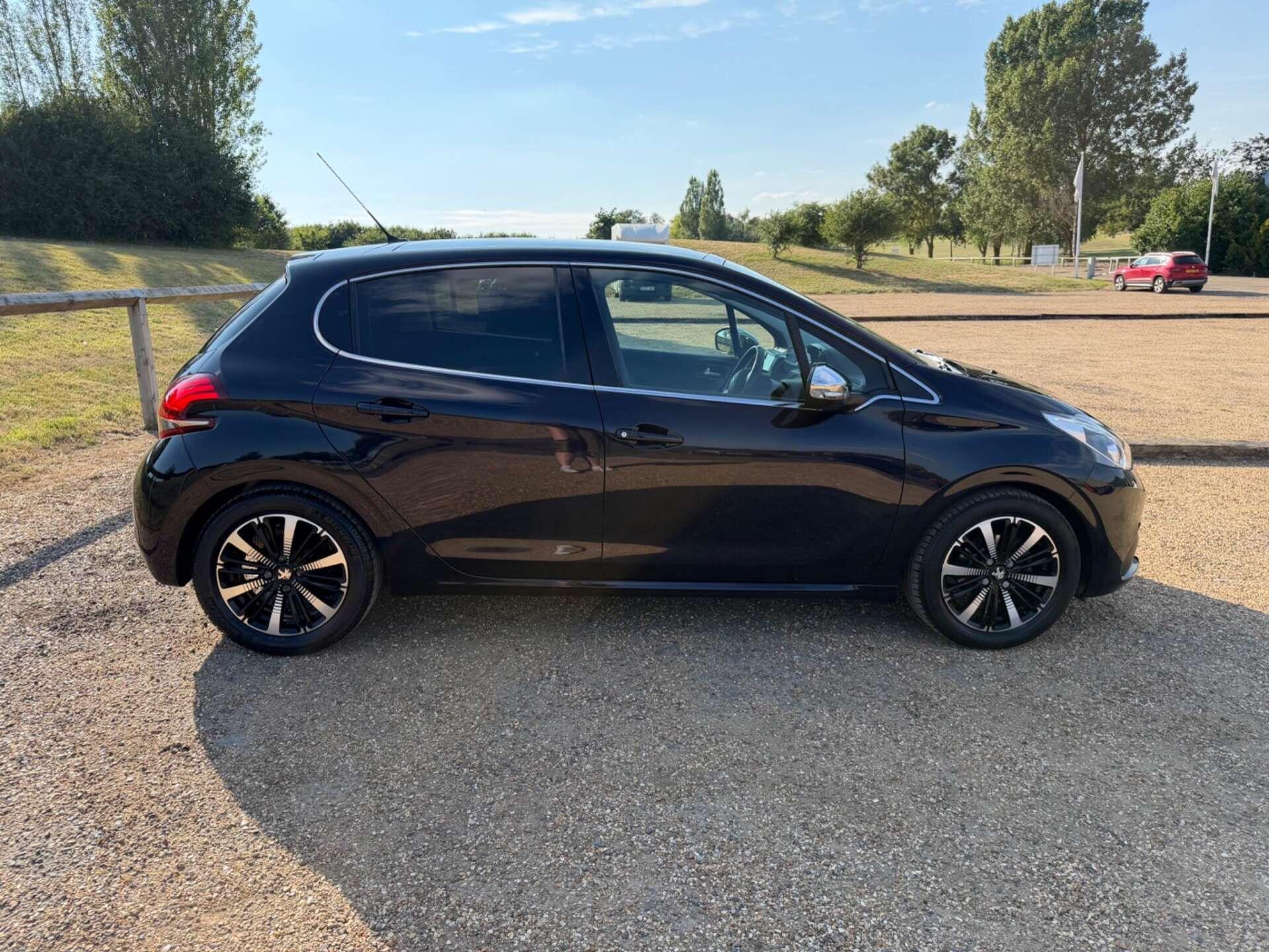 Peugeot 208 view 7