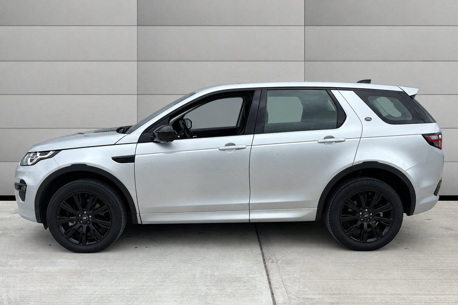 Land Rover Discovery Sport view 3