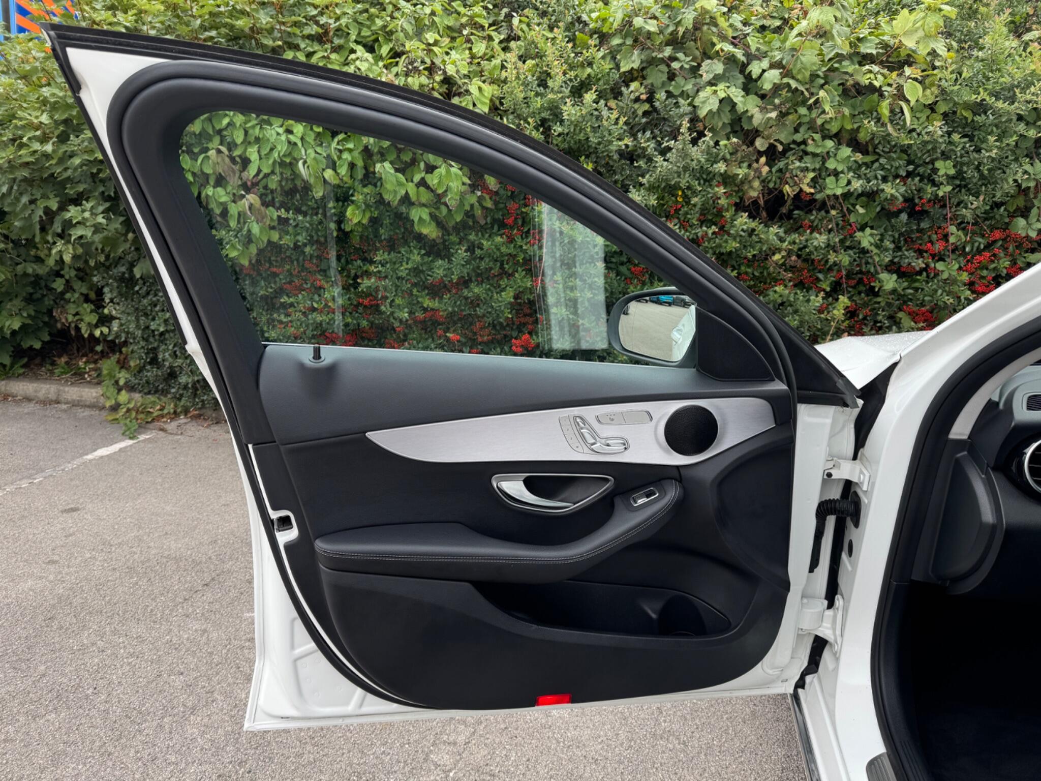 Mercedes-Benz C-Class view 51
