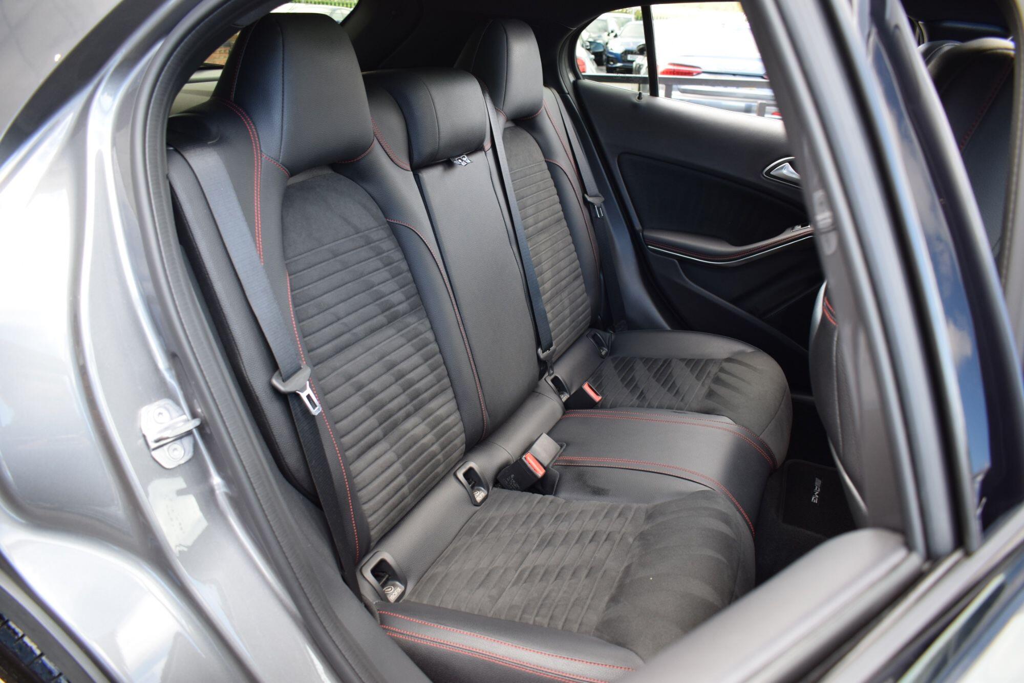 Mercedes-Benz GLA view 23