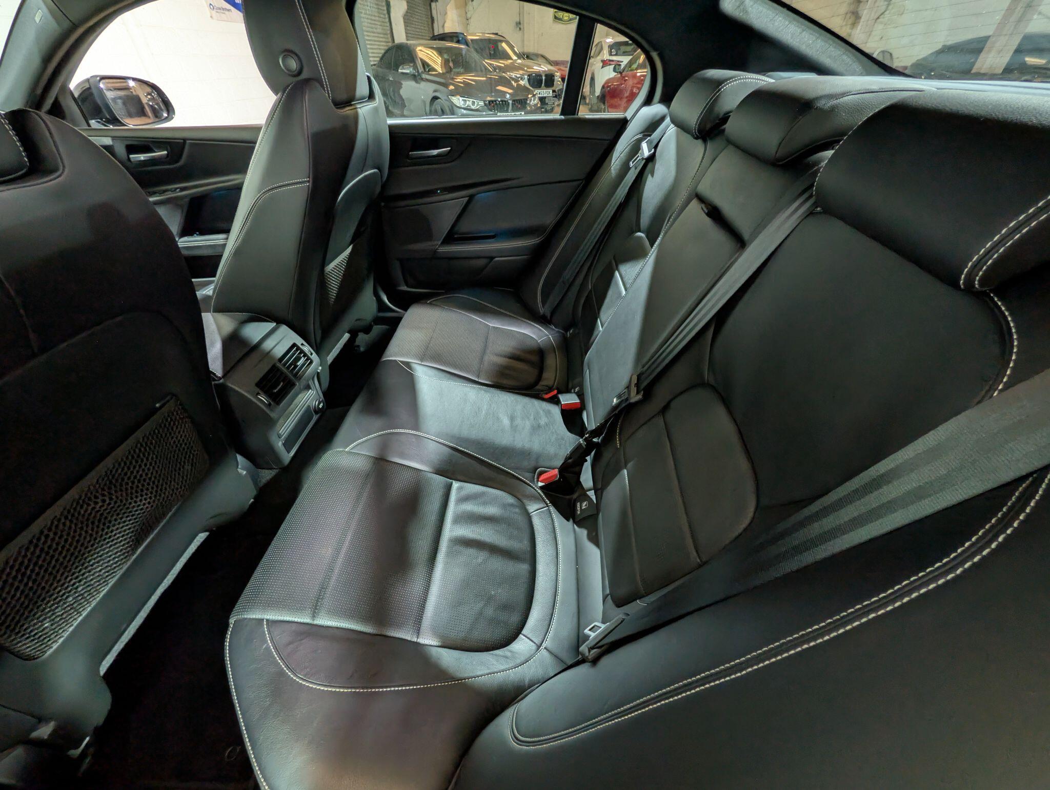 Jaguar Xe view 54