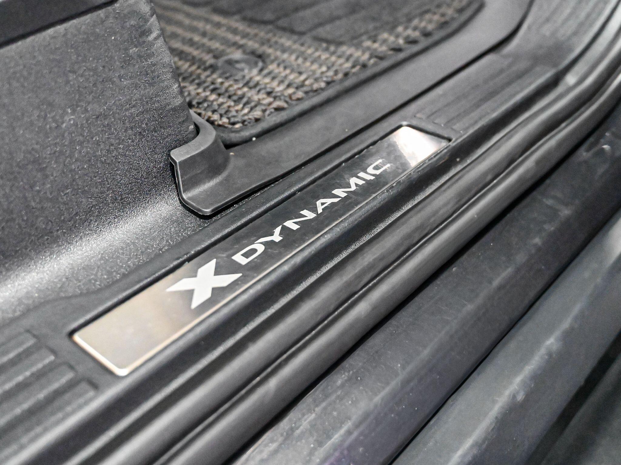 Land Rover Defender view 27