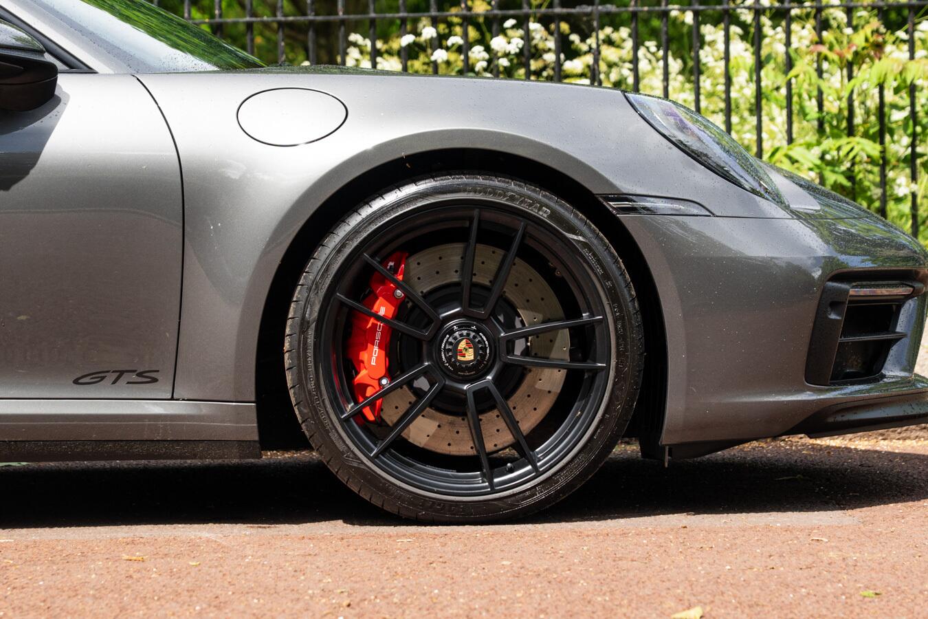 Porsche 911 view 9