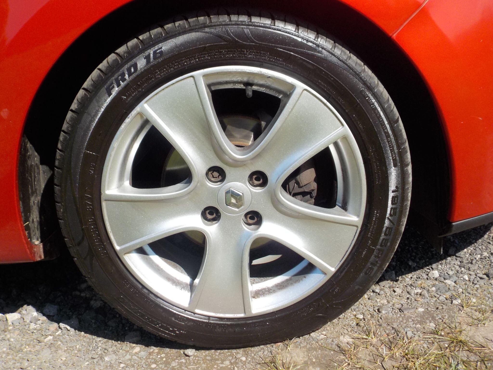 Renault Clio 0.9 TCe Play Euro 6 (s/s) 5dr