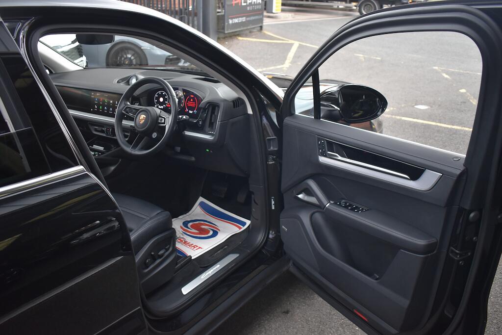 Porsche Cayenne view 34
