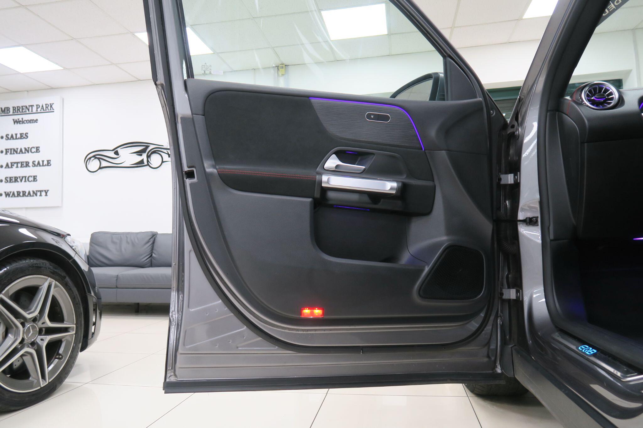 Mercedes-Benz EQB view 15
