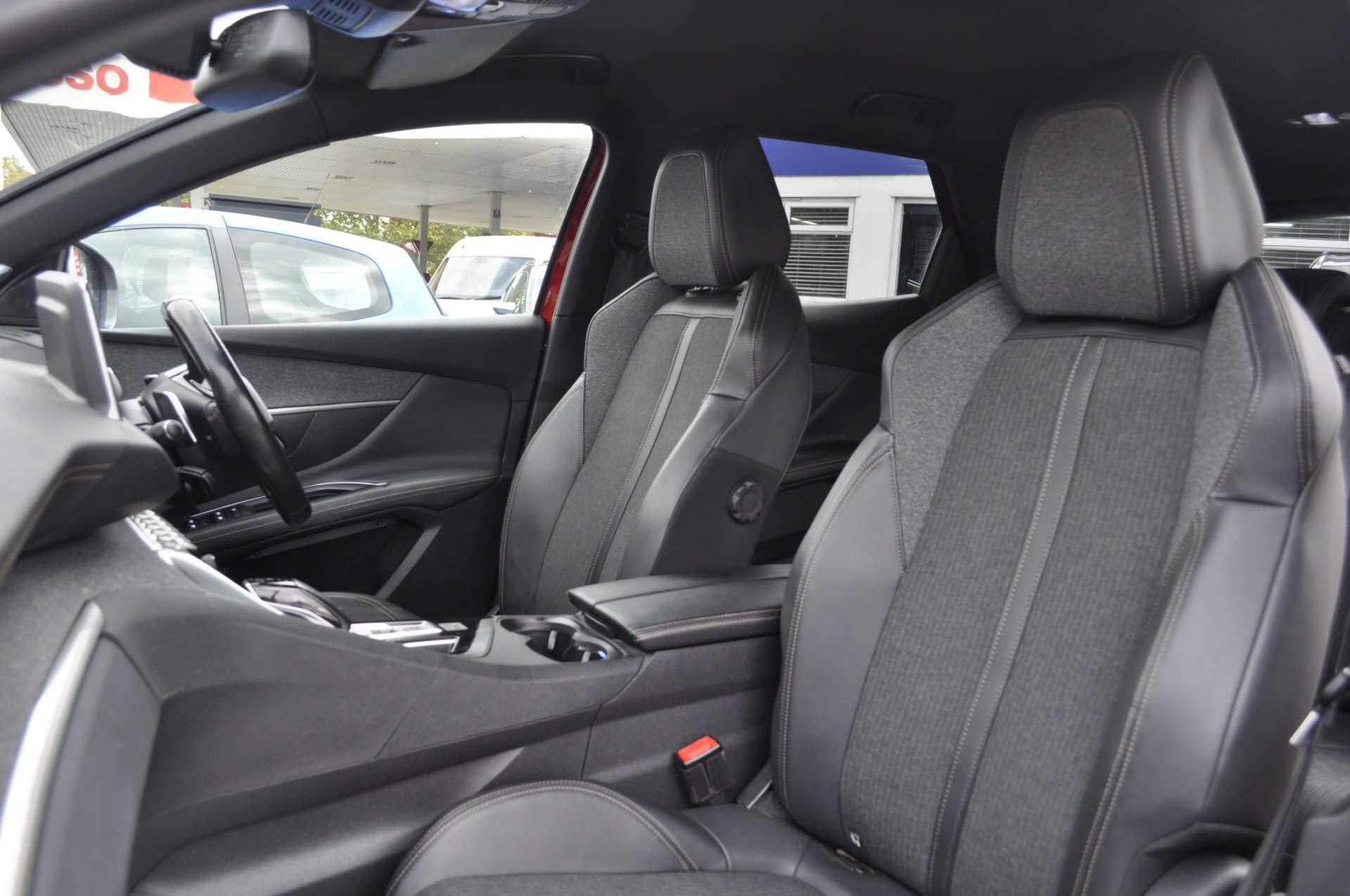 Peugeot 3008 view 13