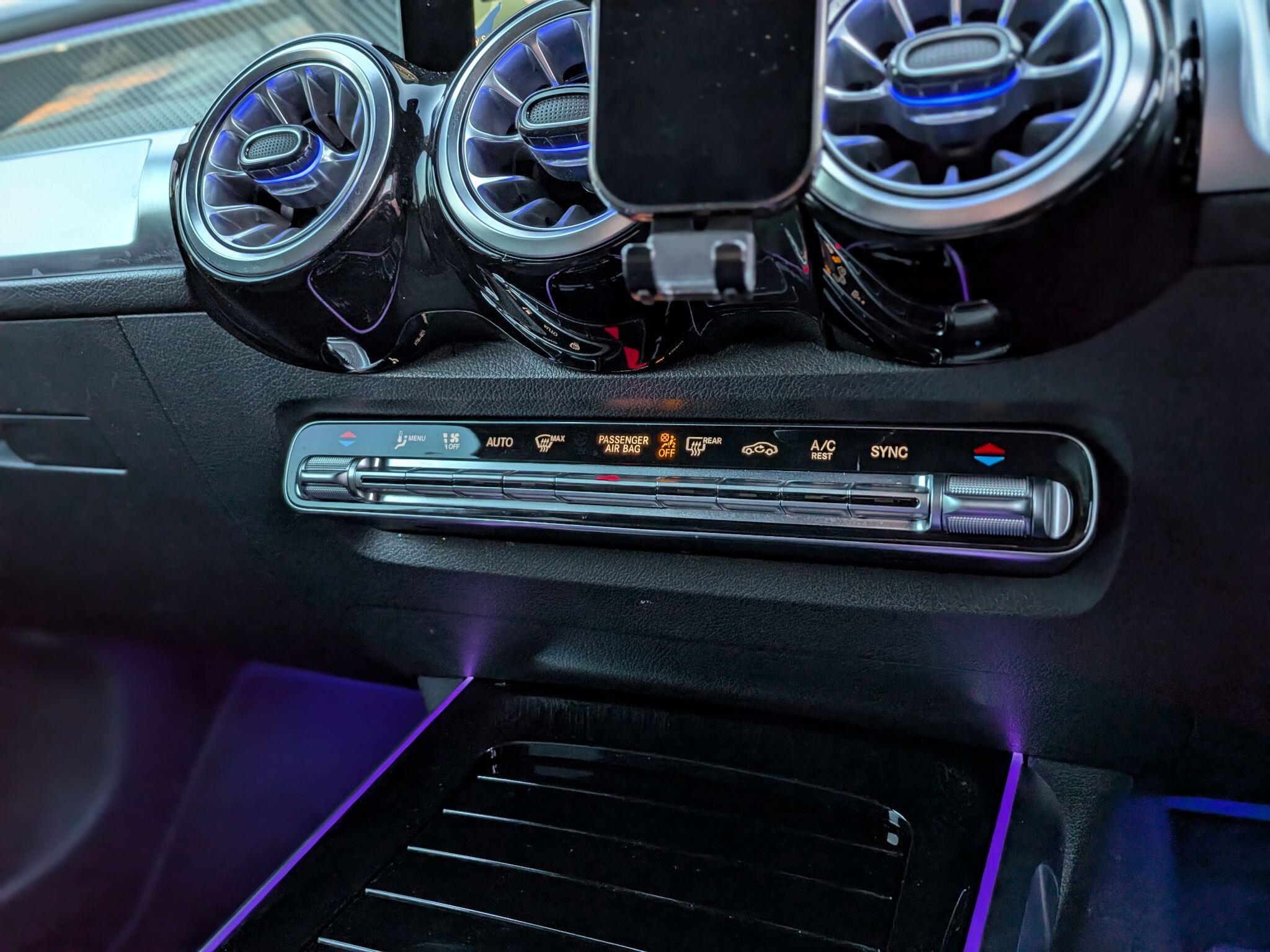 Mercedes-Benz GLB view 48
