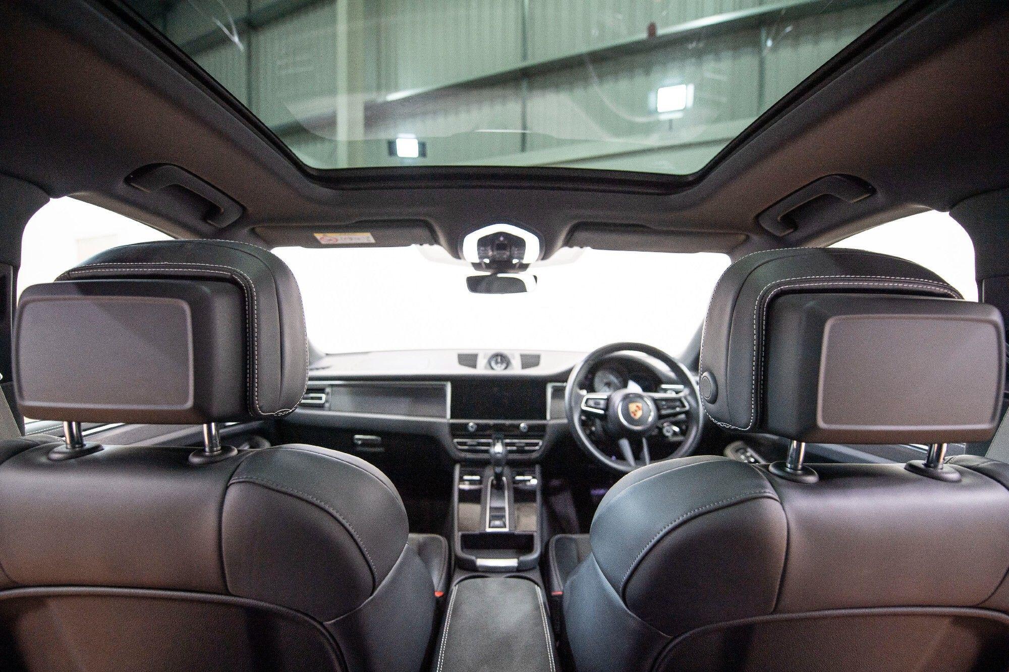 Porsche Macan view 8