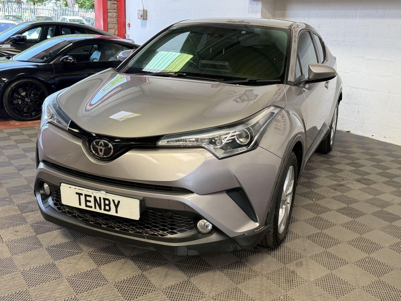 Toyota C-HR view 5