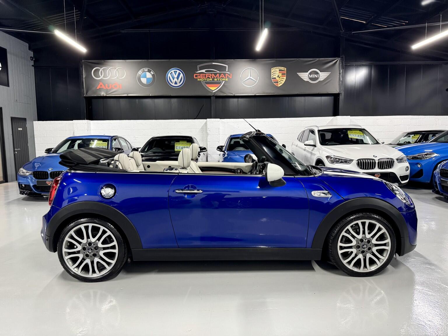 Mini Convertible view 7