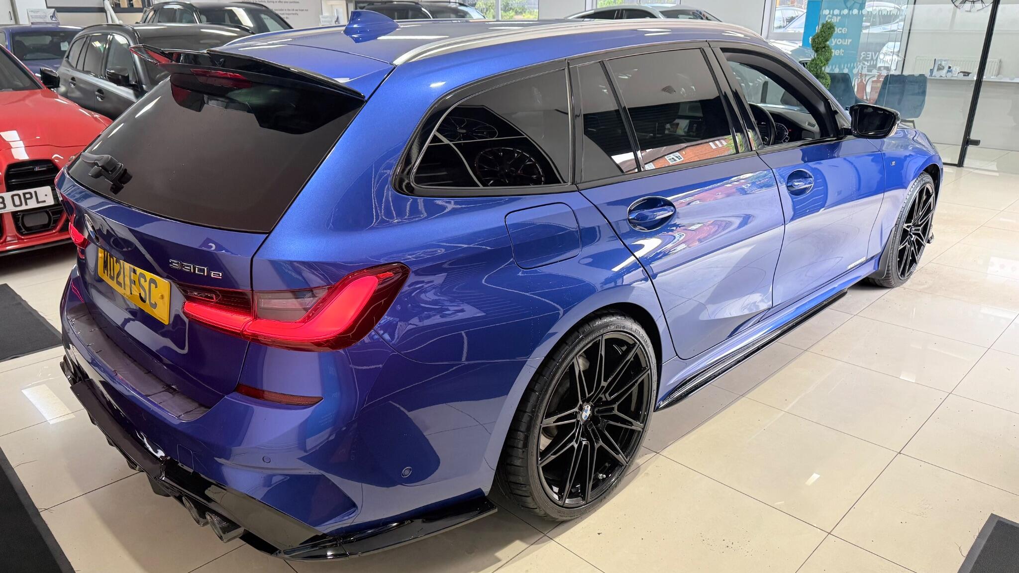 BMW 3 Series view 18