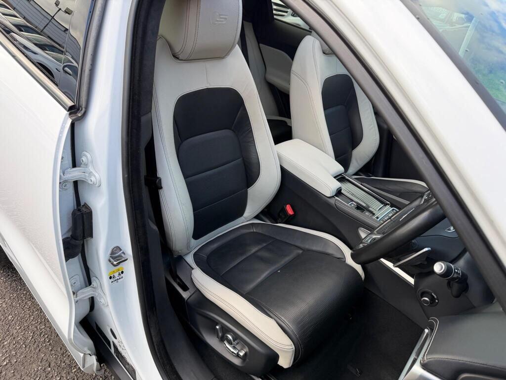 Jaguar F-Pace view 18