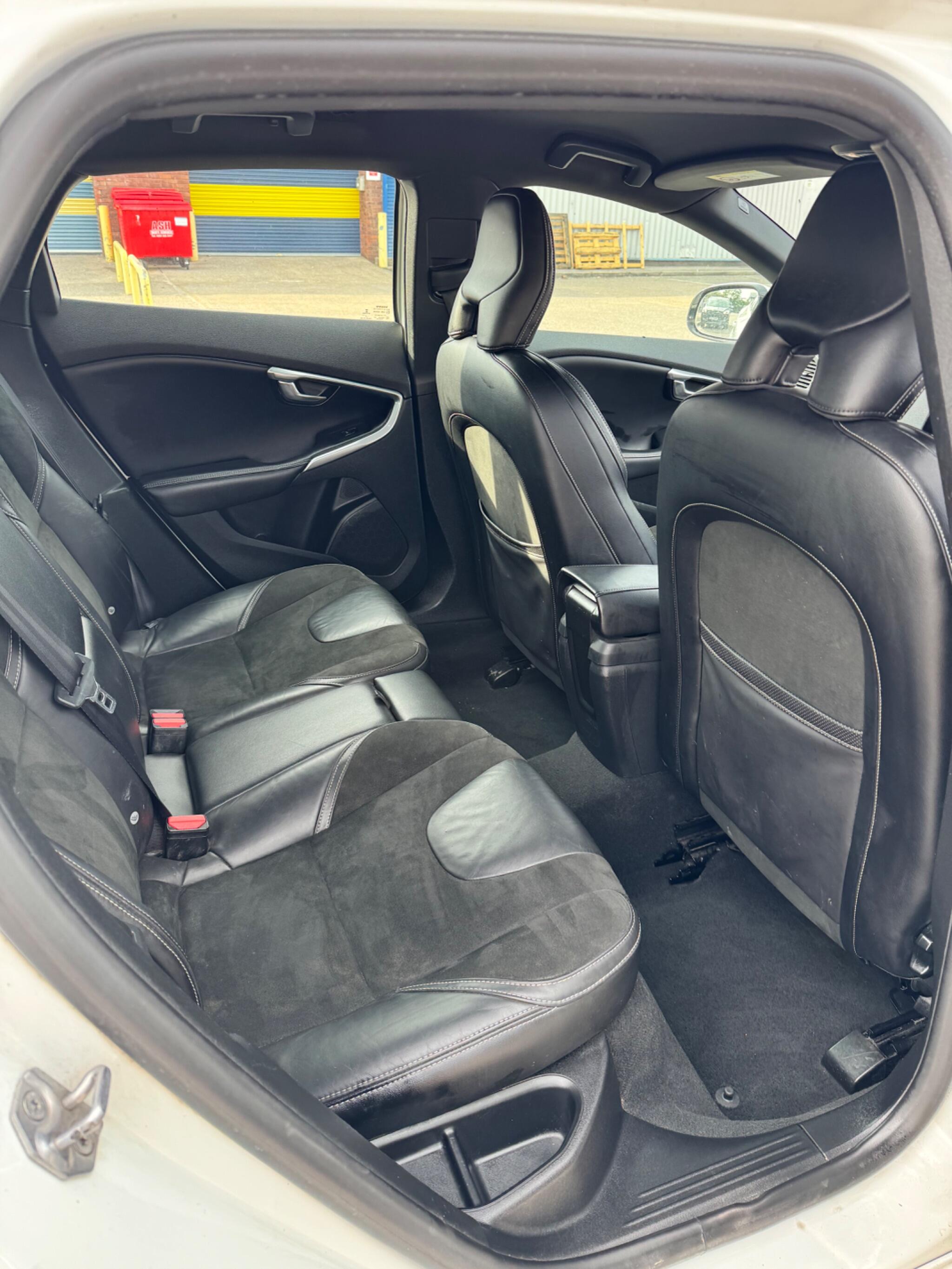 Volvo V40 view 27