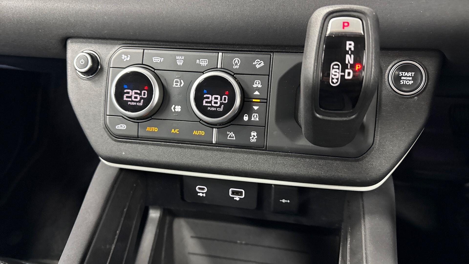 Land Rover Defender view 13