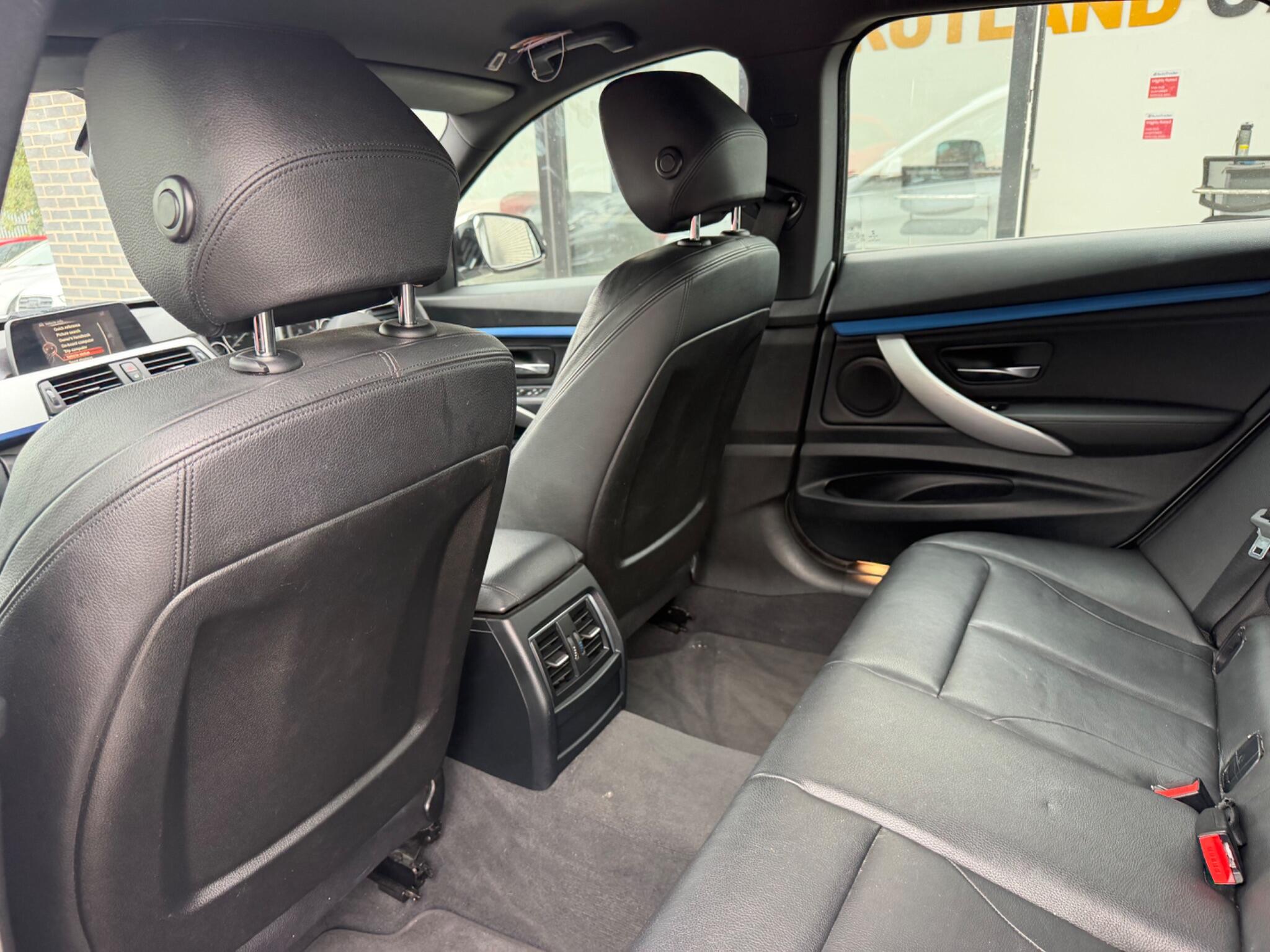 BMW 3 Series view 27
