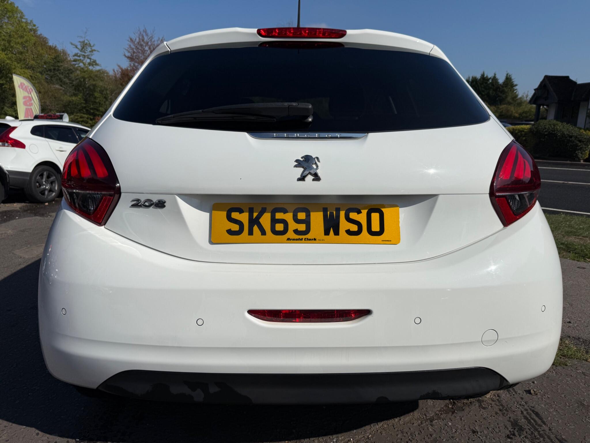 Peugeot 208 view 8