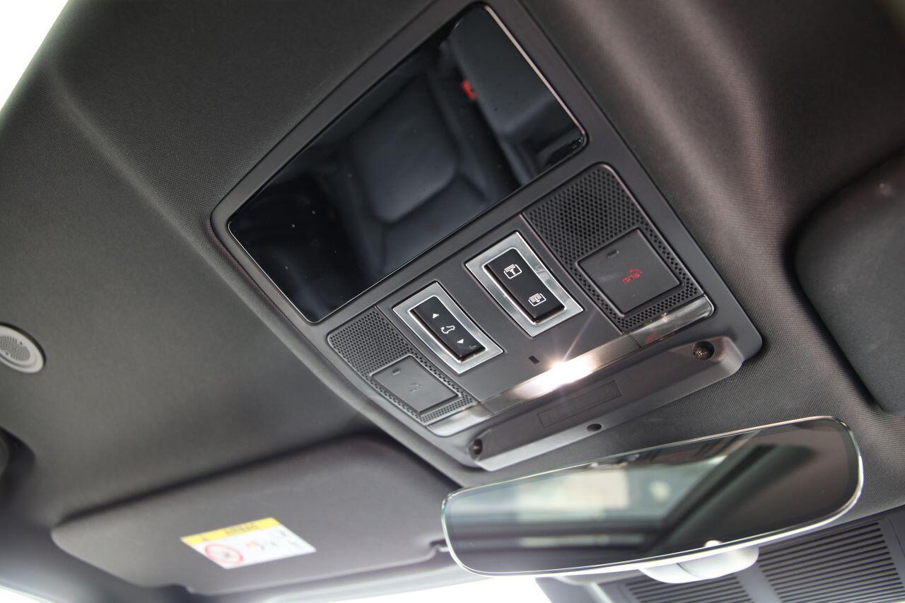 Land Rover Defender view 37