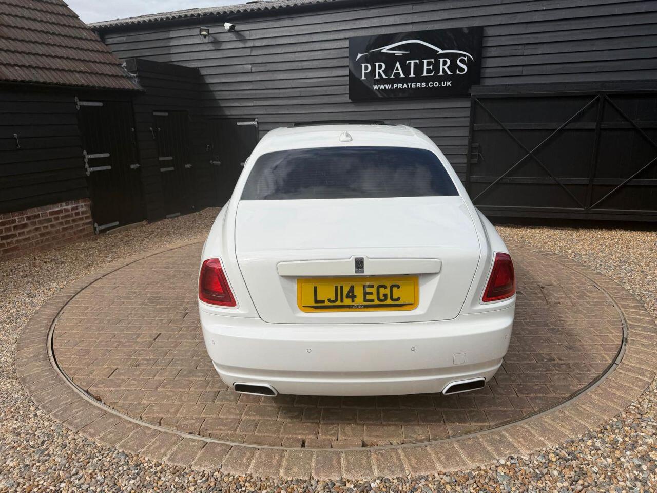 Rolls-Royce Ghost view 3