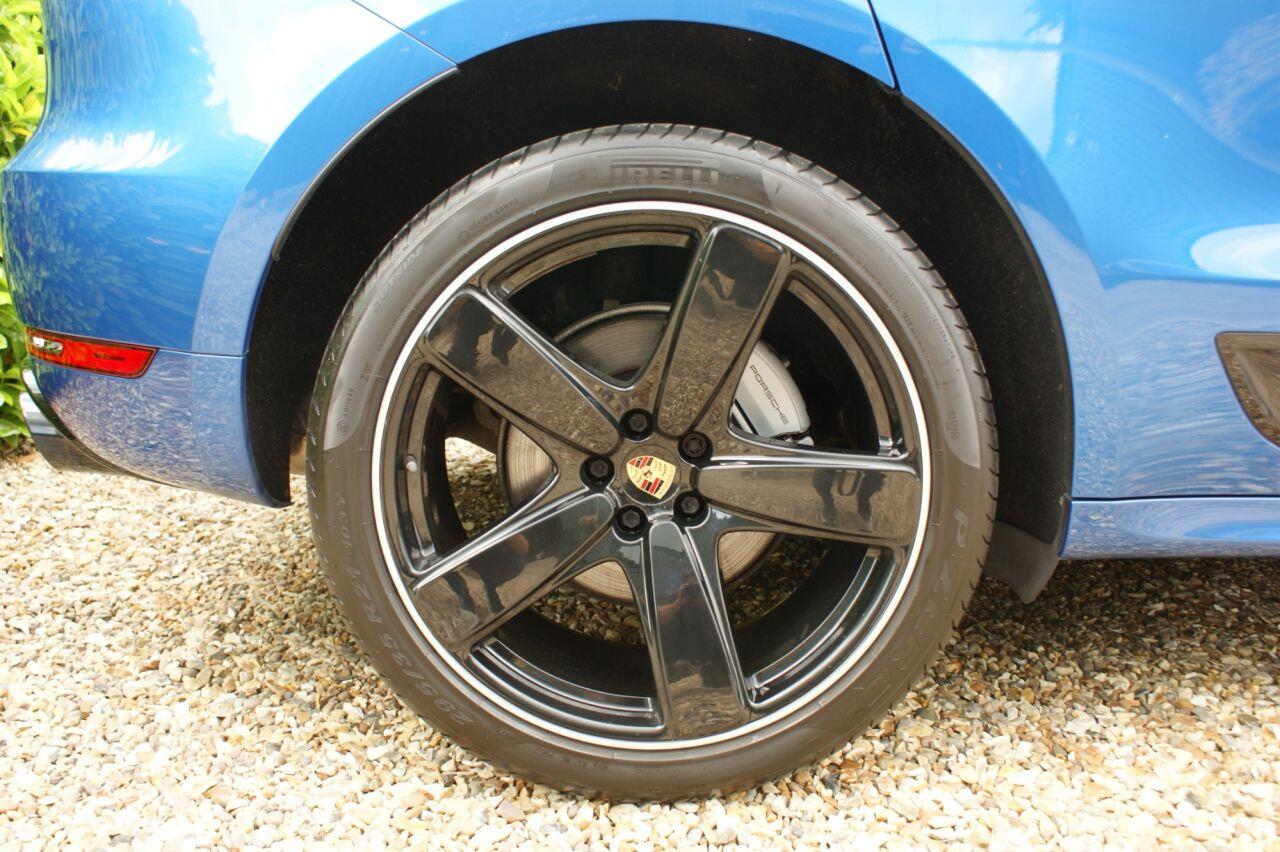 Porsche Macan view 15