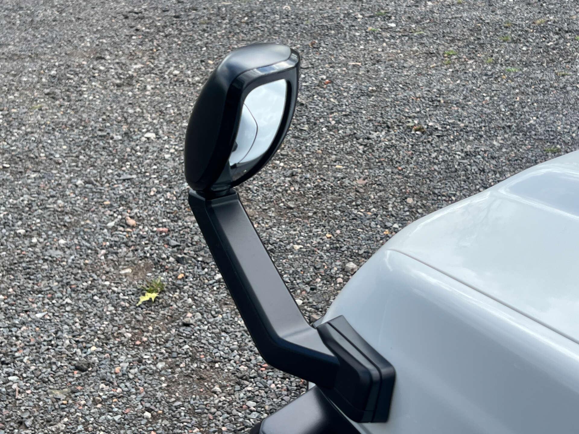 Toyota Land Cruiser view 11