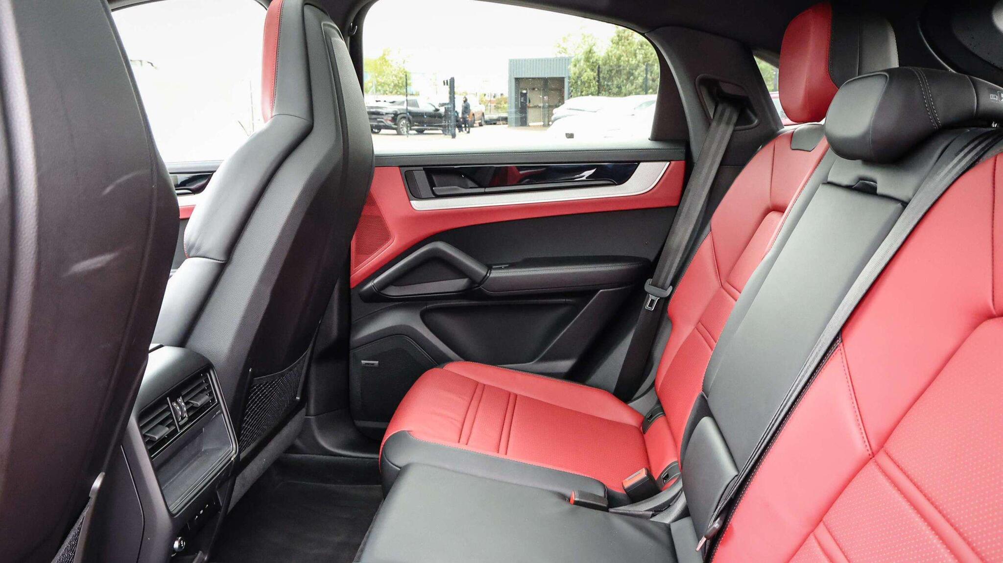 Porsche Cayenne view 16