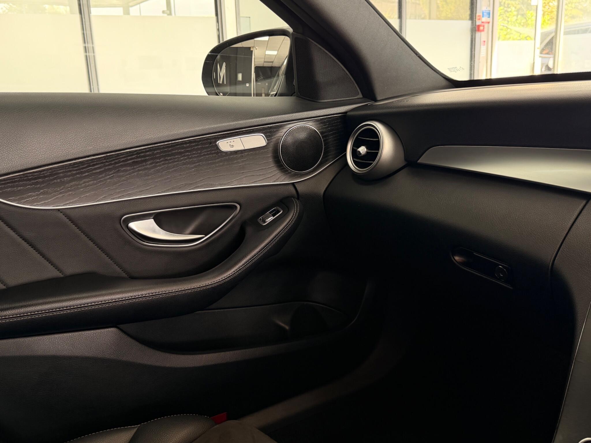 Mercedes-Benz C-Class view 39