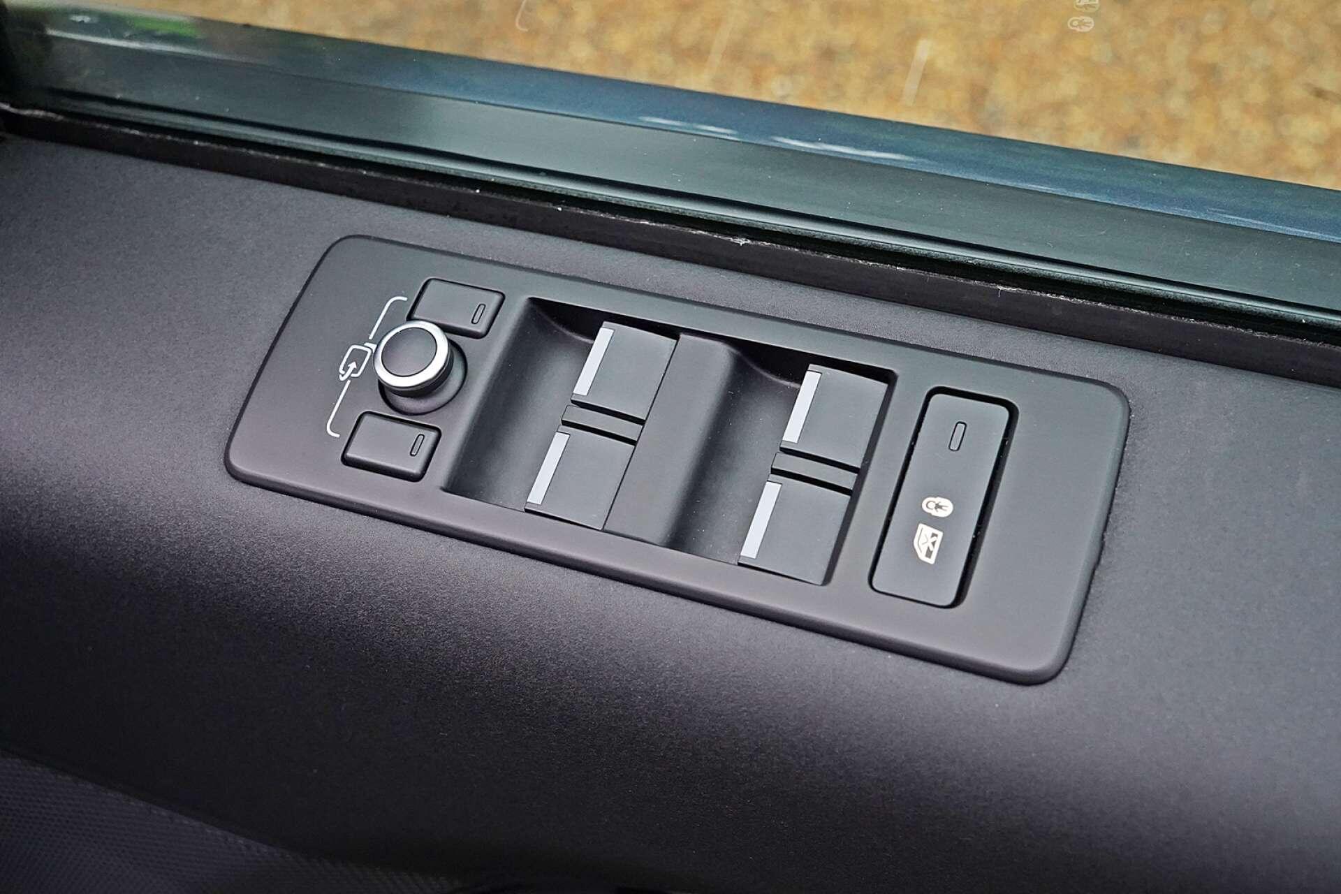 Land Rover Discovery view 32