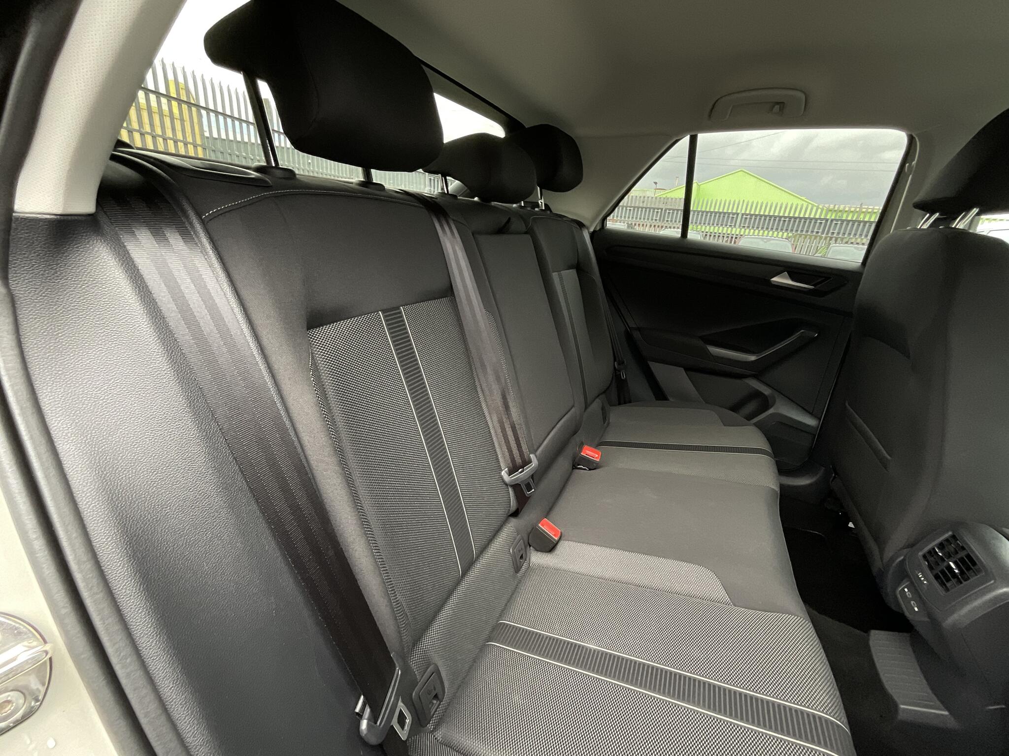 Volkswagen T-Roc view 11