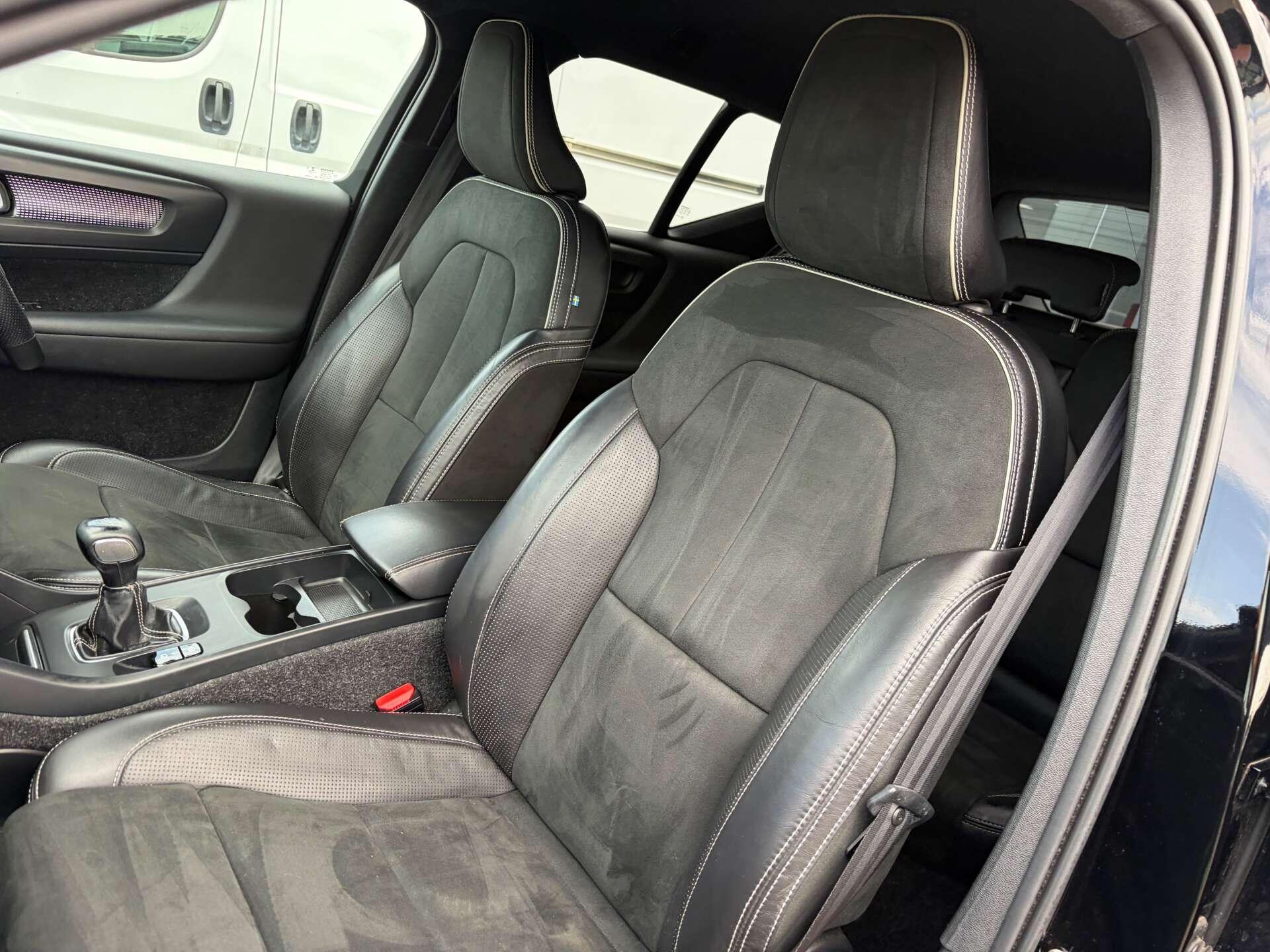 Volvo XC40 view 17