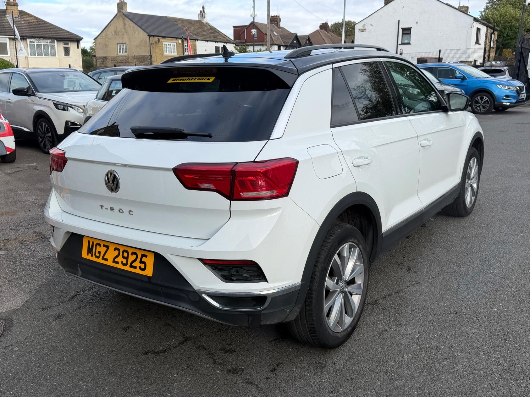 Volkswagen T-Roc view 5