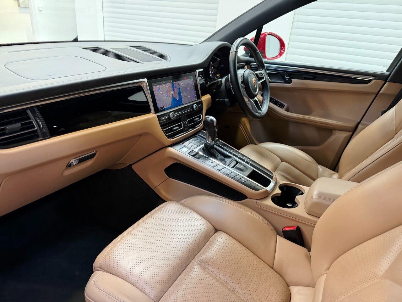Porsche Macan view 19