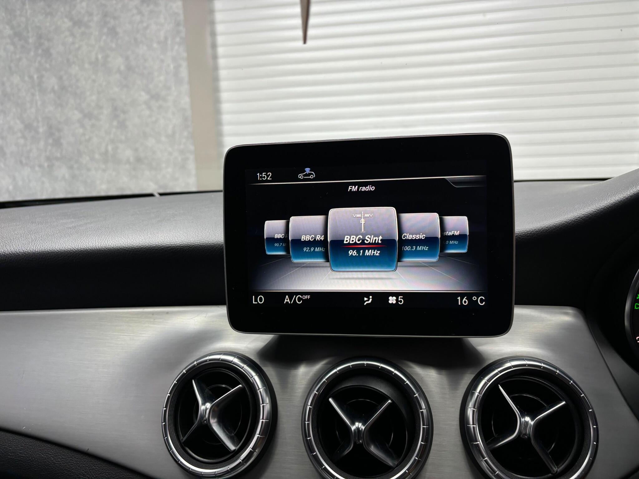Mercedes-Benz Cla view 13