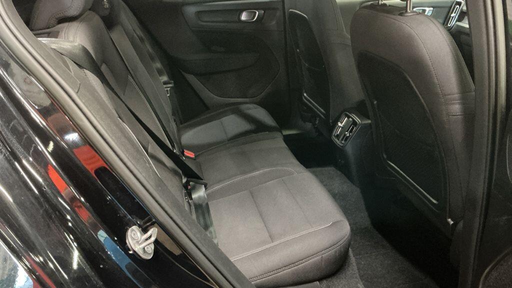 Volvo XC40 view 9