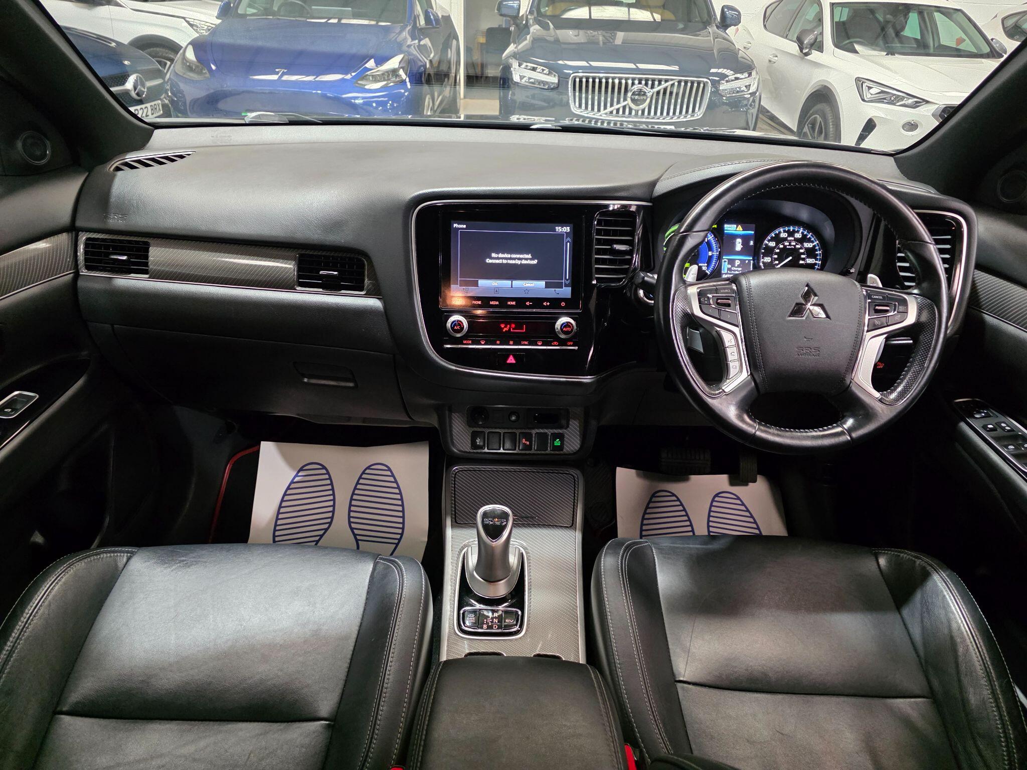 Mitsubishi Outlander view 5