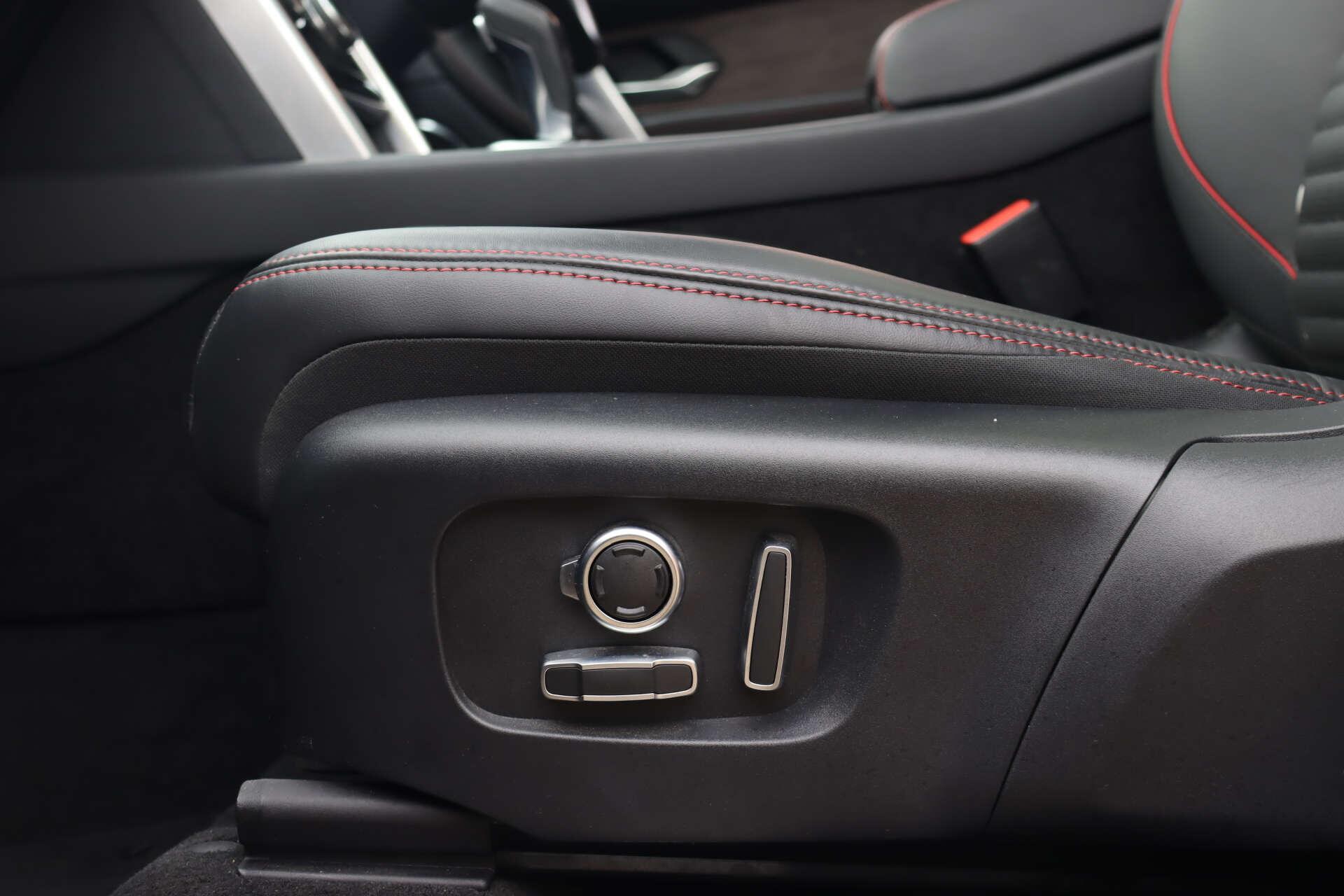 Land Rover Discovery Sport view 35