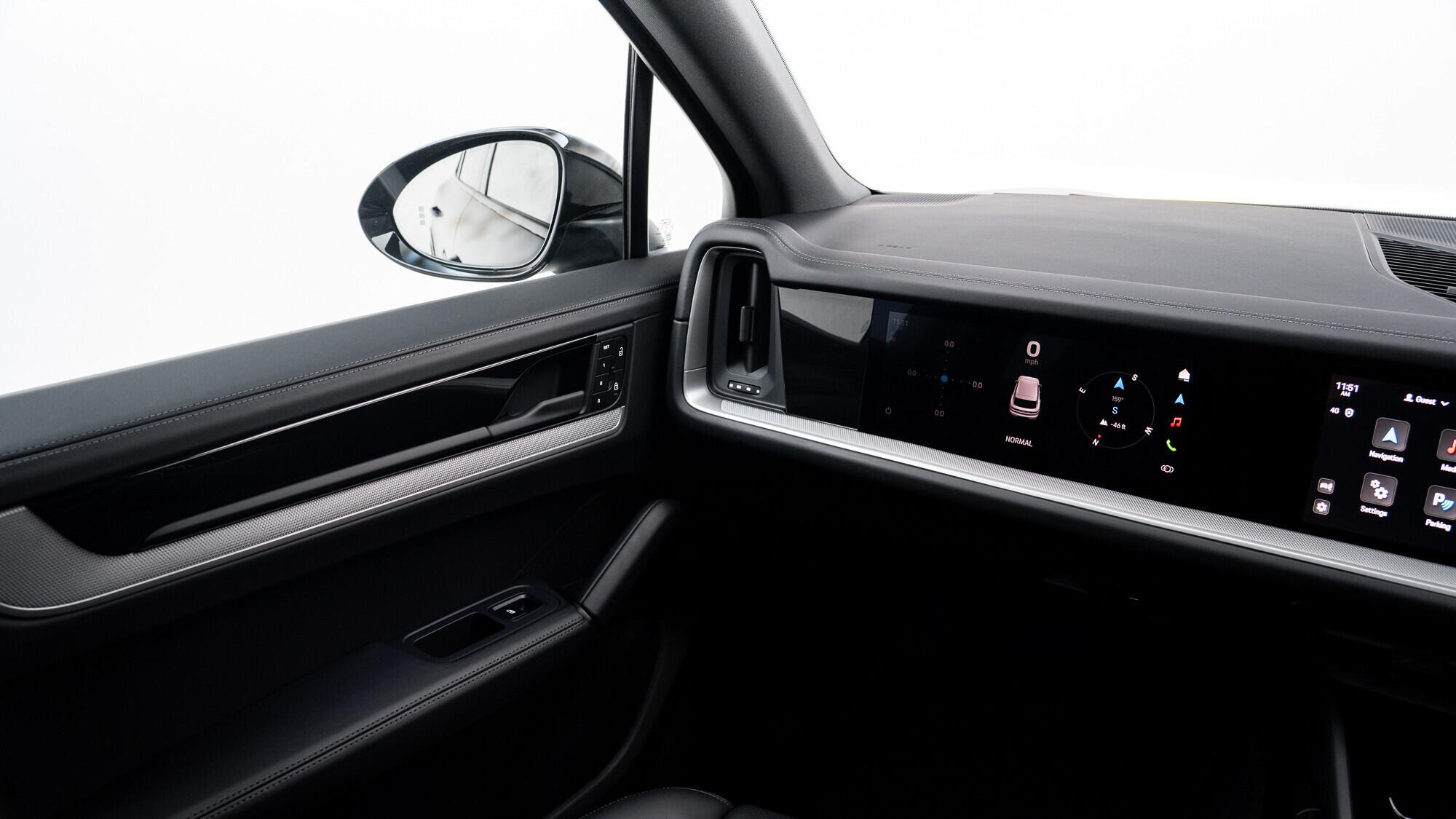 Porsche Cayenne view 38
