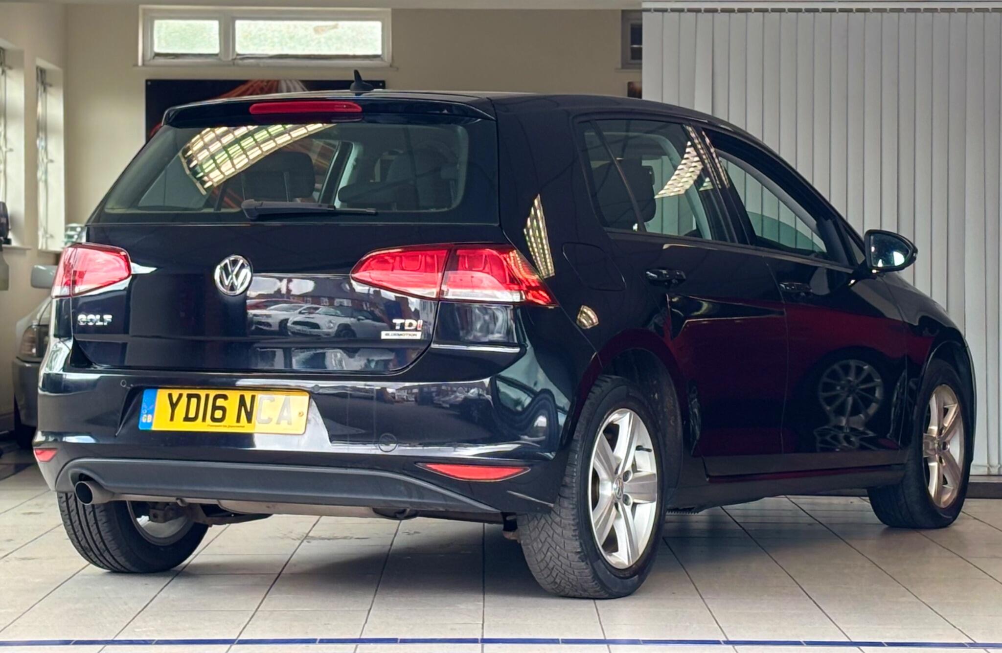 Volkswagen Golf view 8