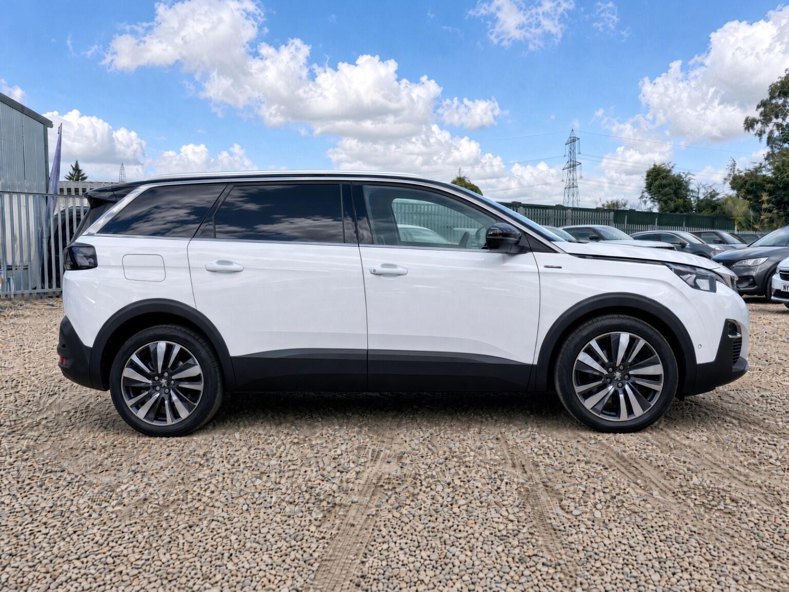 Peugeot 5008 view 5