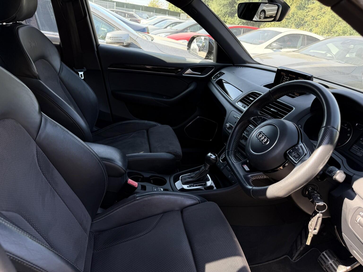 Audi Q3 view 14